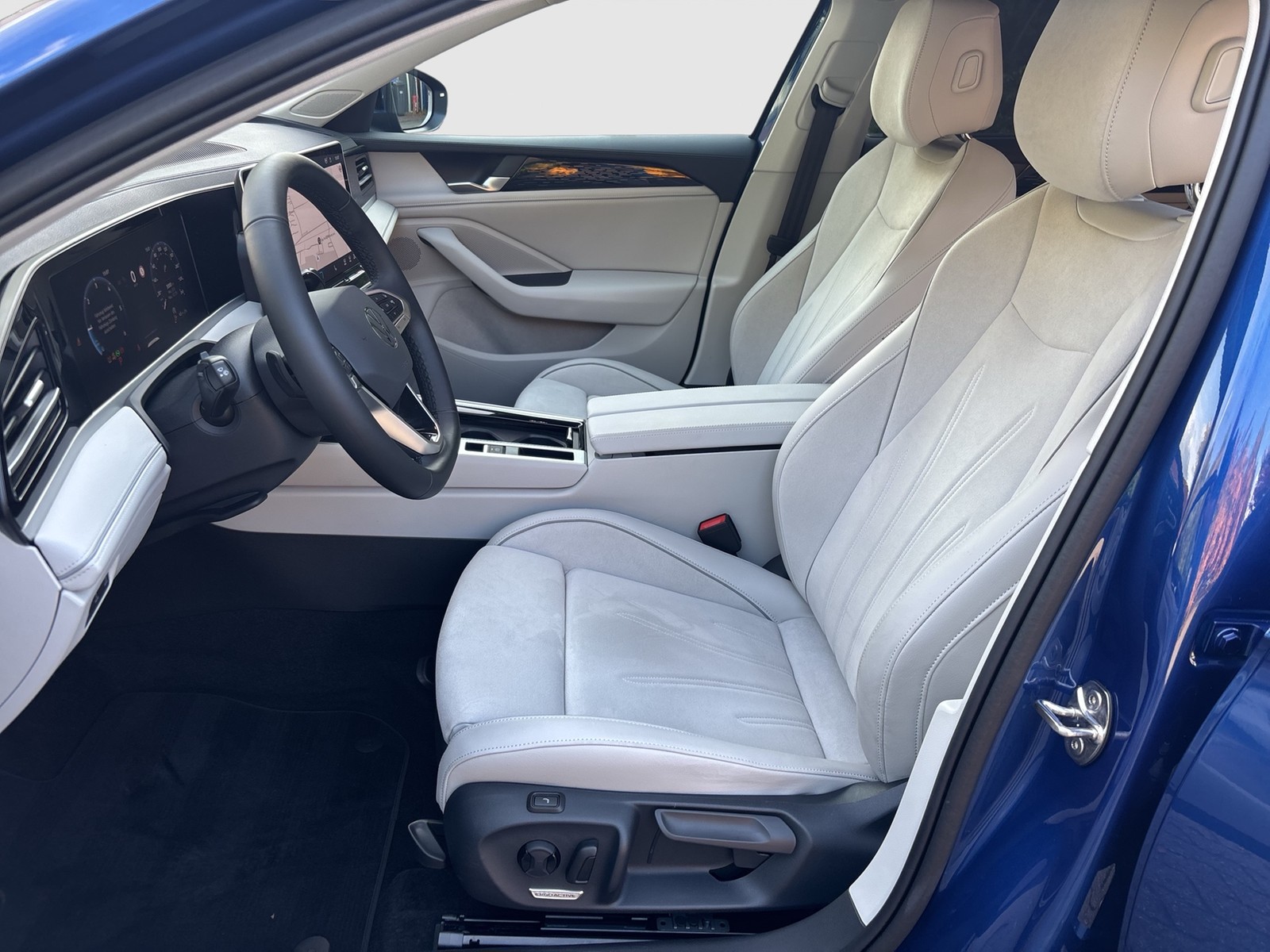 Volkswagen Passat Variant 2.0 ELEGANCE 4X4 NEUES MODELL AHK