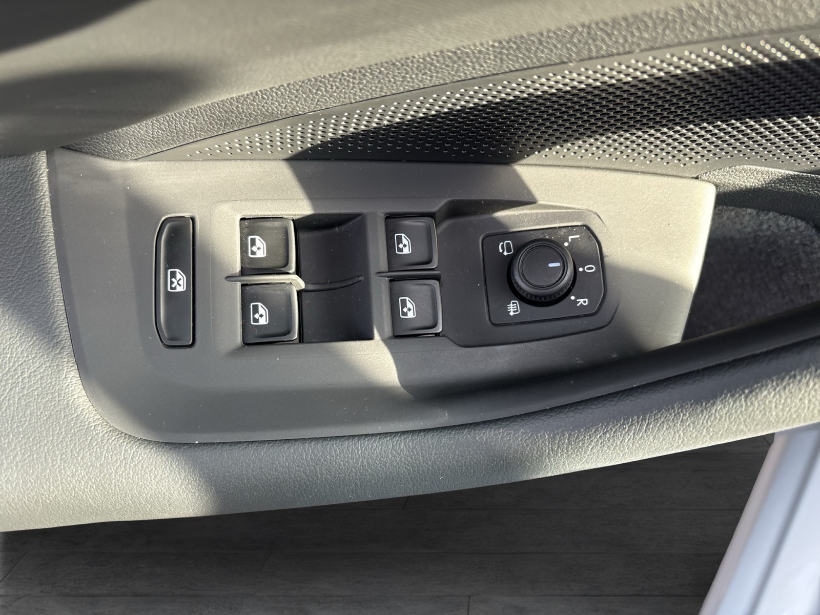 Volkswagen Passat Variant 1.5 HYBRID BUSINESS AHK CAM ACC