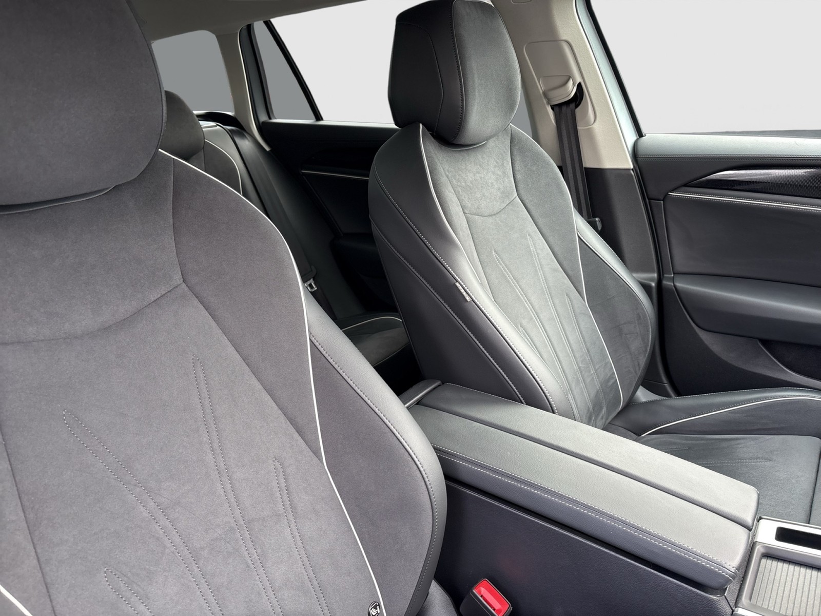 Volkswagen Passat Variant 1.5 HYBRID BUSINESS AHK CAM ACC