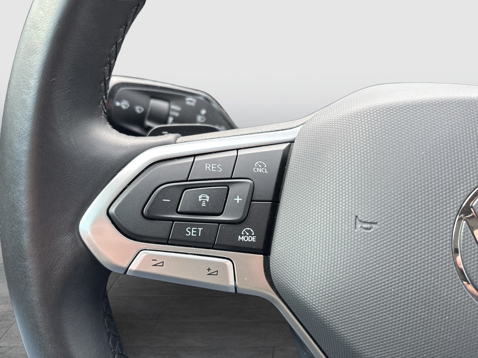 Volkswagen Passat Variant 1.5 HYBRID BUSINESS AHK CAM ACC