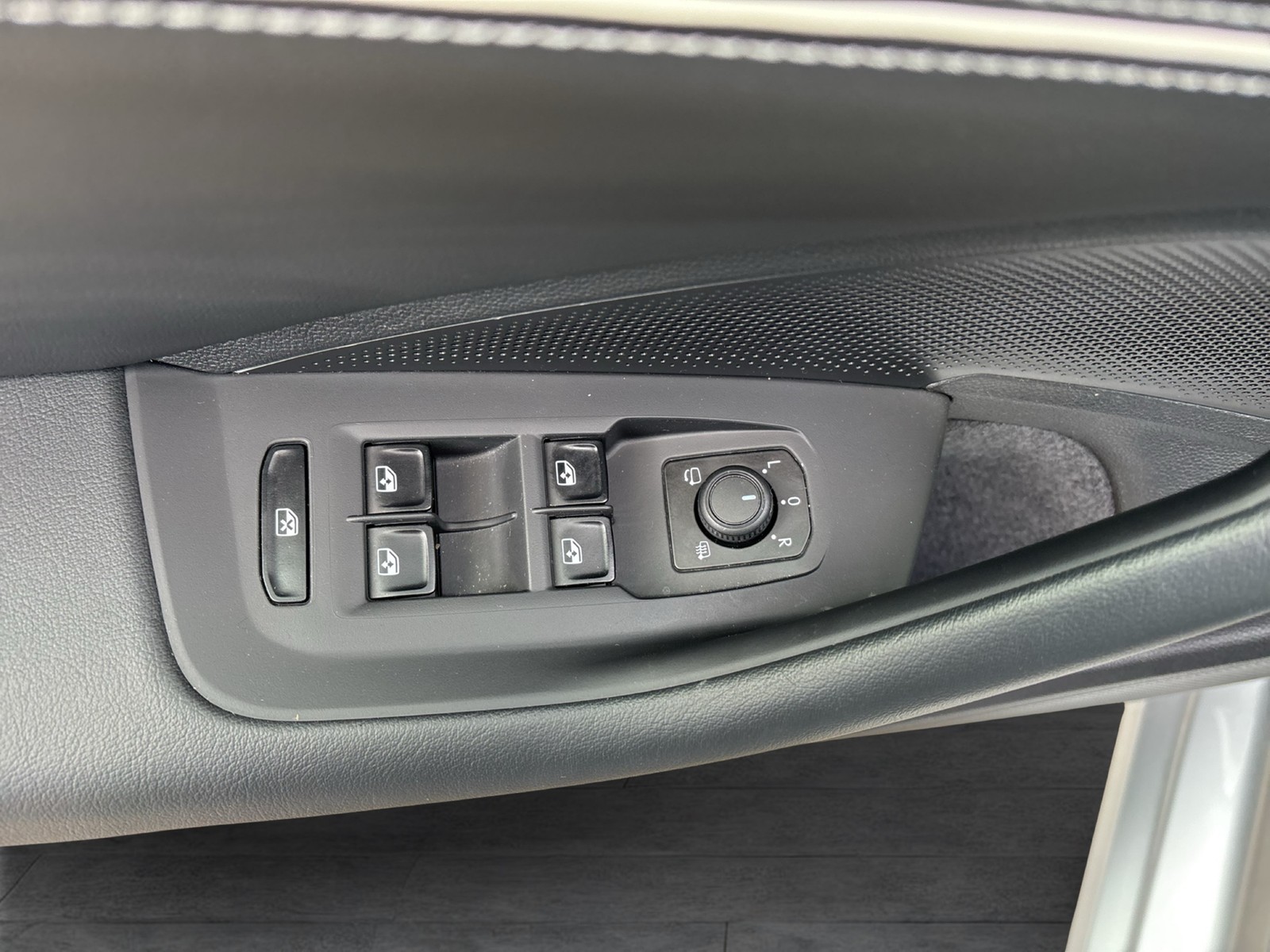 Volkswagen Passat Variant 1.5 HYBRID BUSINESS AHK CAM ACC