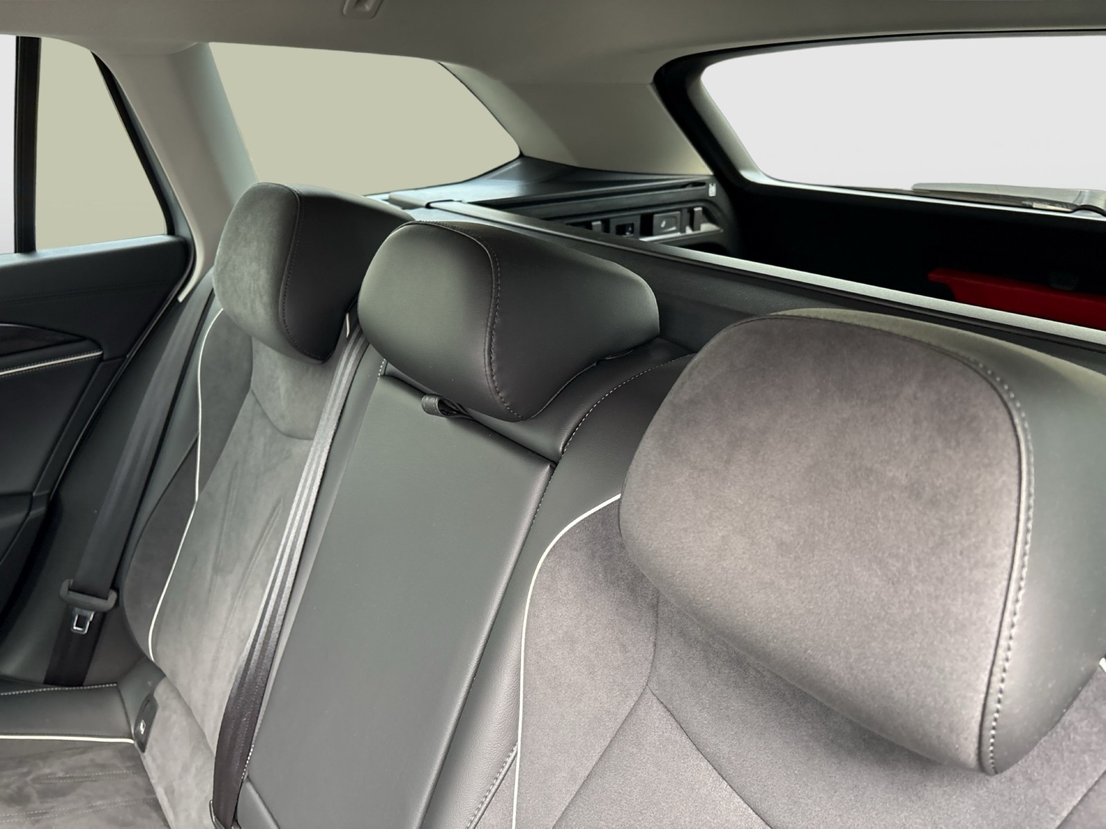 Volkswagen Passat Variant 1.5 HYBRID BUSINESS AHK CAM ACC