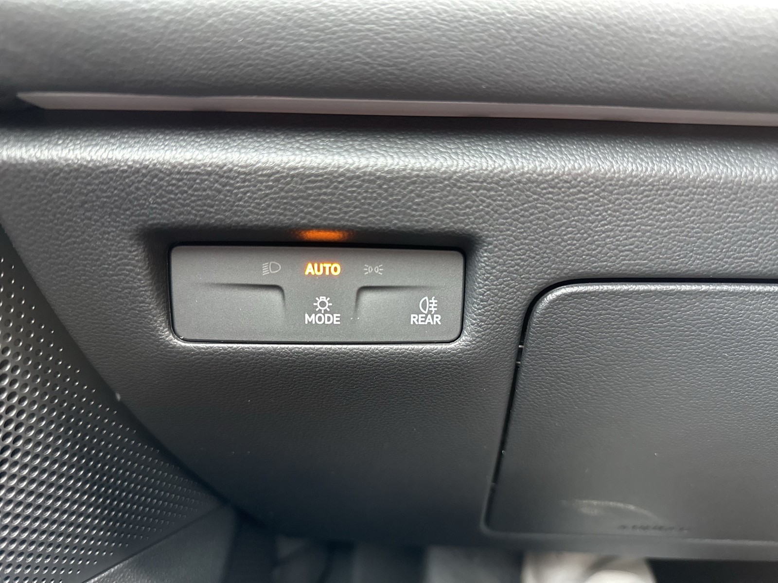 Volkswagen Passat Variant 1.5 HYBRID BUSINESS AHK CAM ACC