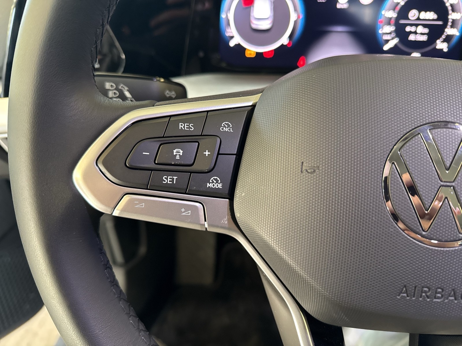 Volkswagen Golf VIII 2.0 LIFE FACELIFT ACC CARPLAY SITZHEIZ