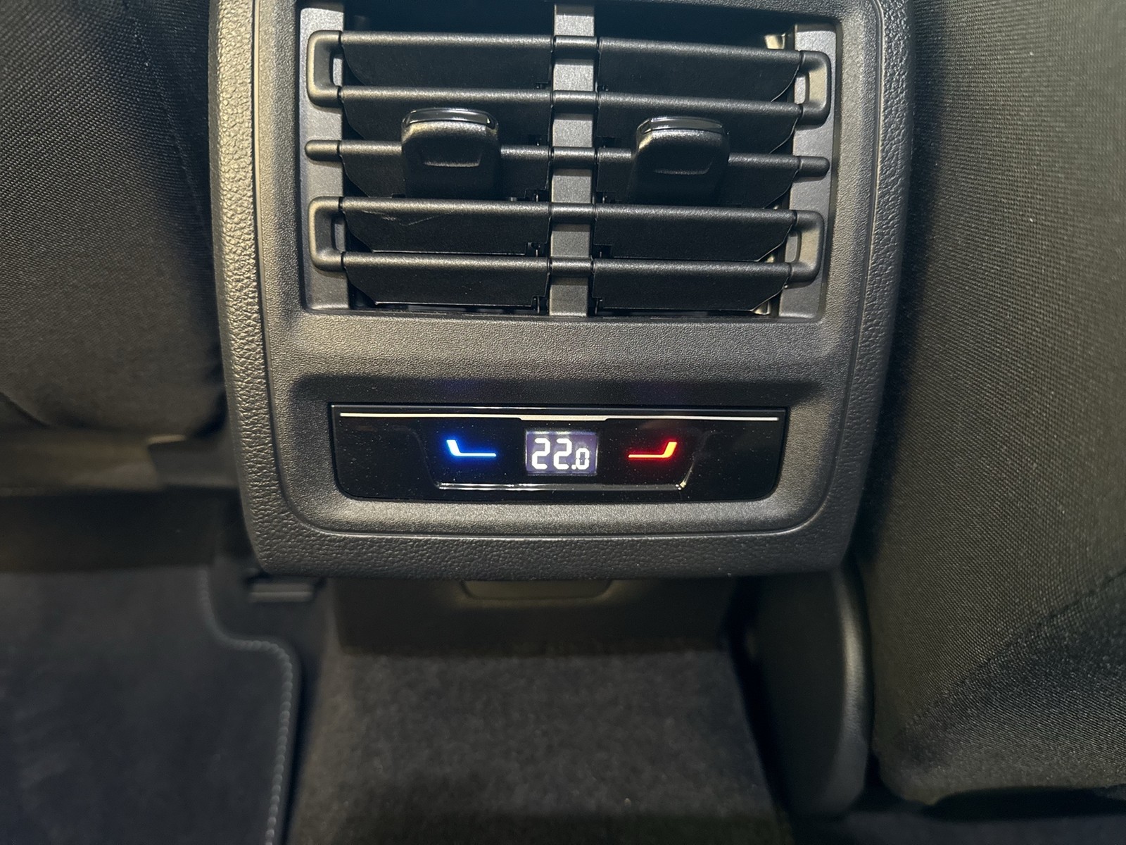 Volkswagen Golf VIII 2.0 LIFE FACELIFT ACC CARPLAY SITZHEIZ