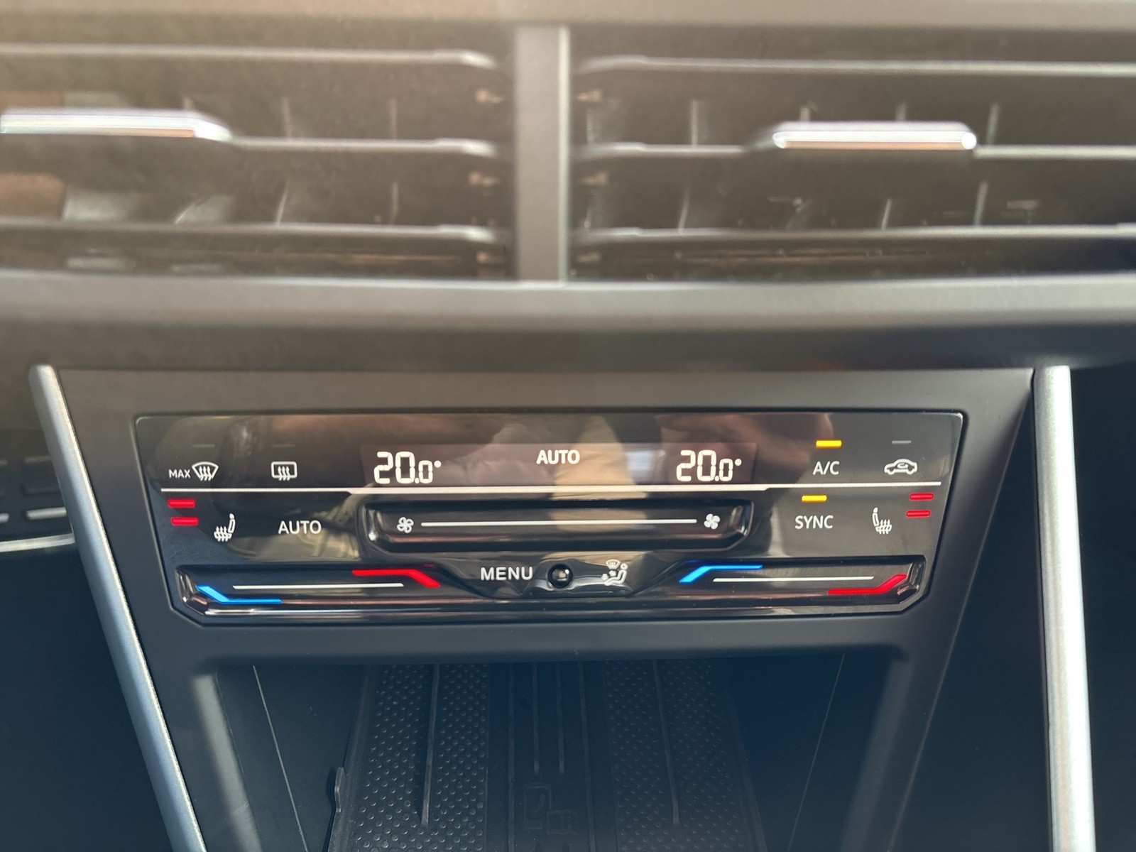 Volkswagen Taigo 1.0 GOAL ACC NAVI LM17 CARPLAY SITZHEIZUNG