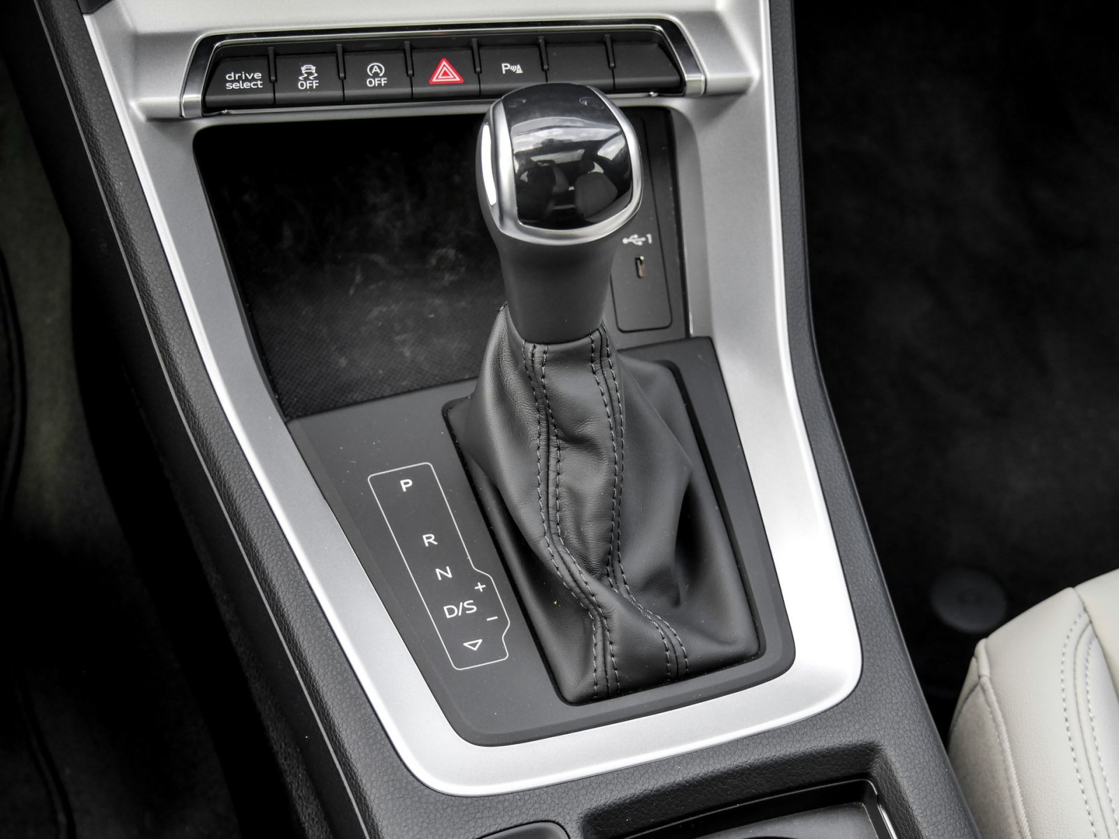 Audi Q3 Sportback 35 S LINE BLACKPAK PANO AHK LM19