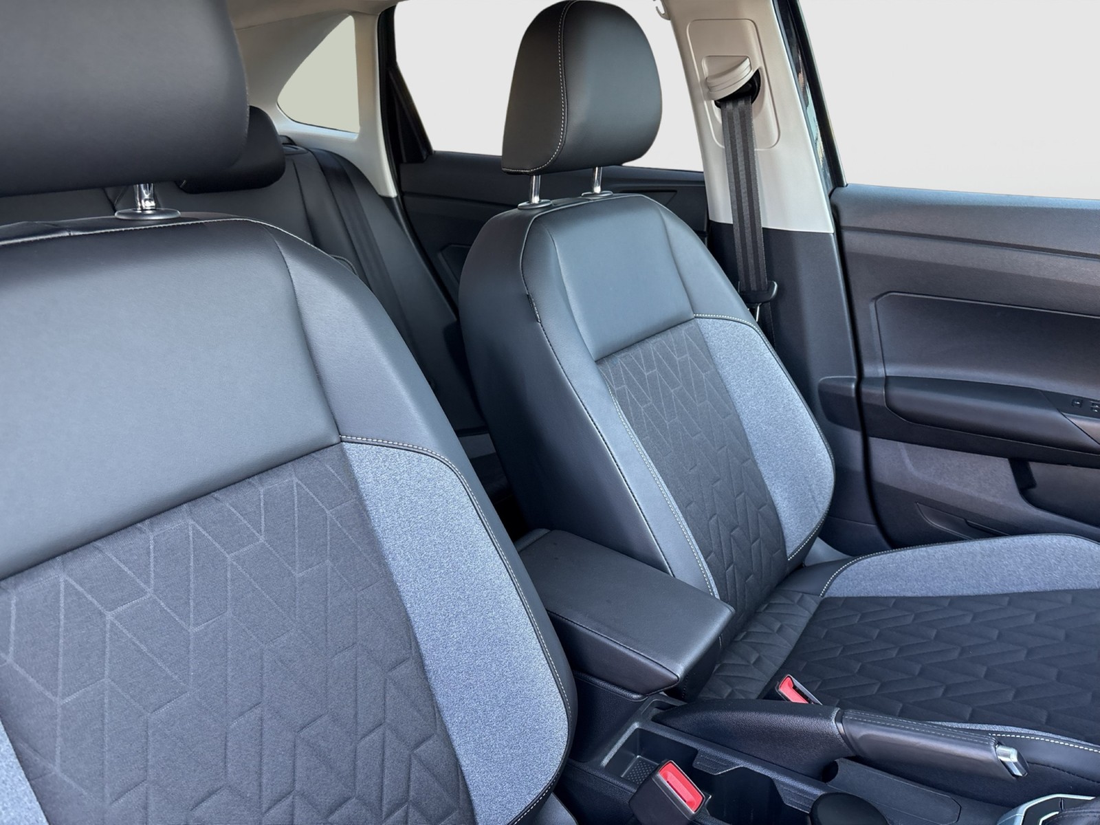 Volkswagen Taigo 1.0 GOAL CAM ACC LM17 CARPLAY SITZHEIZUNG