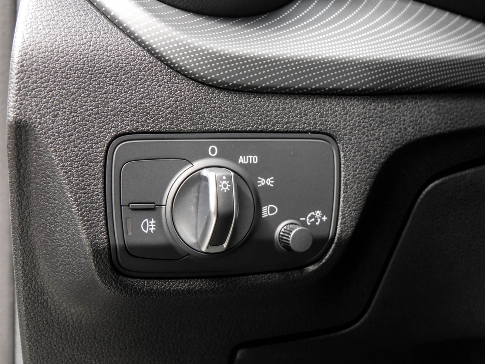 Audi Q2 35 S LINE AHK ACC LM17 E-KLAPPE NAVI+ SITZHZ.