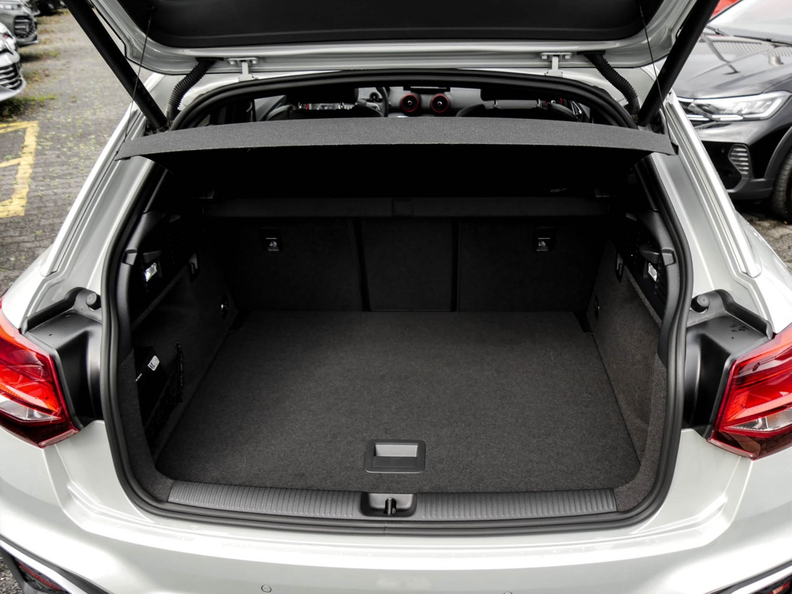 Audi Q2 35 S LINE AHK ACC LM17 E-KLAPPE NAVI+ SITZHZ.