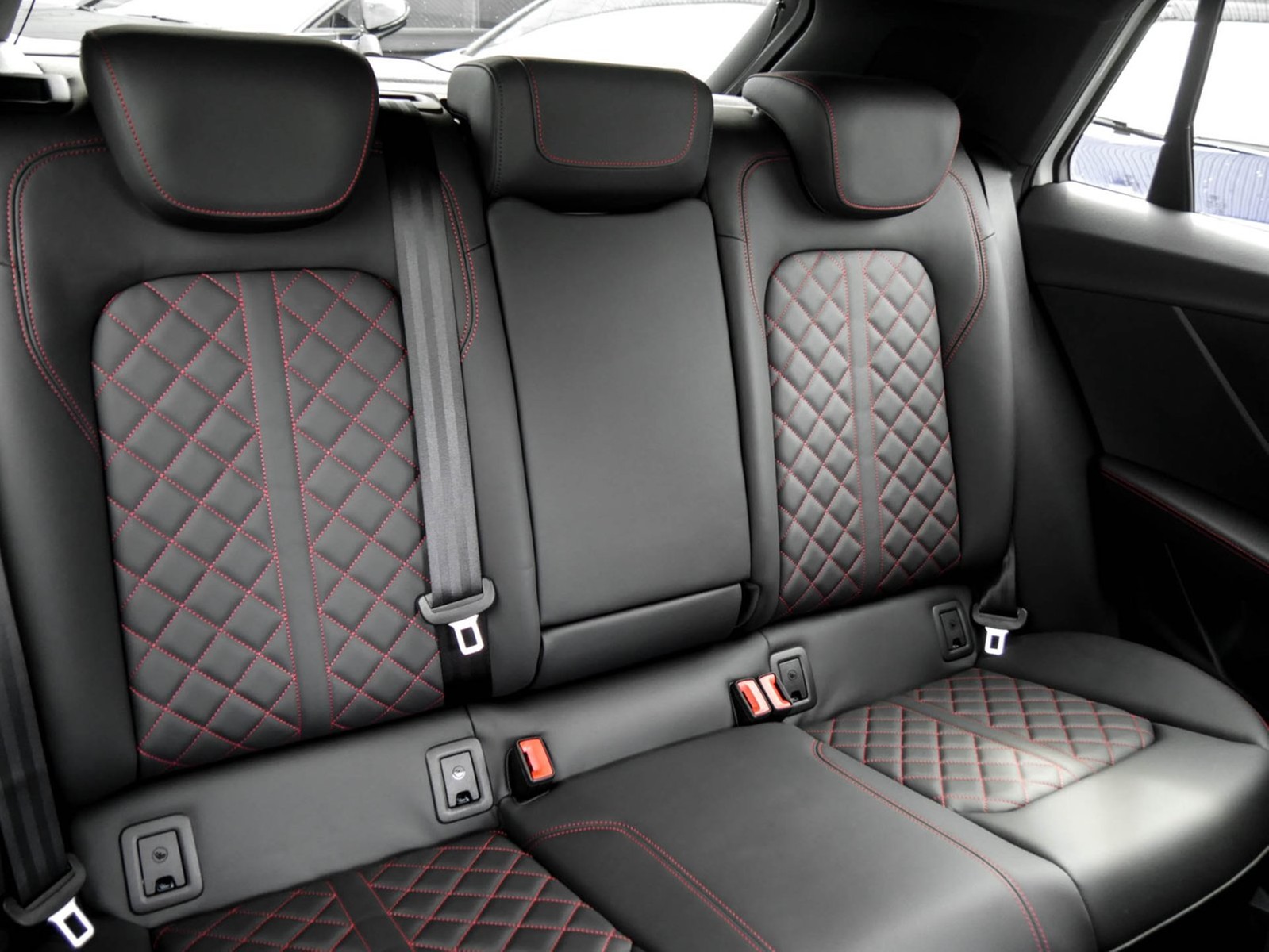 Audi Q2 35 S LINE AHK ACC LM17 E-KLAPPE NAVI+ SITZHZ.