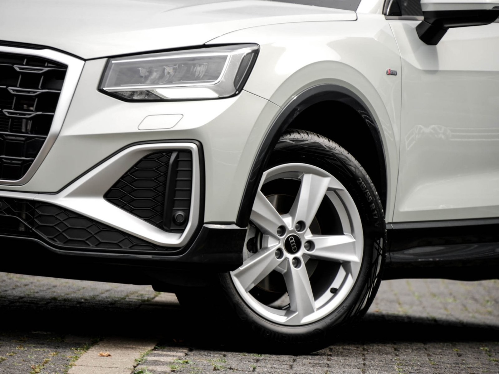 Audi Q2 35 S LINE AHK ACC LM17 E-KLAPPE NAVI+ SITZHZ.