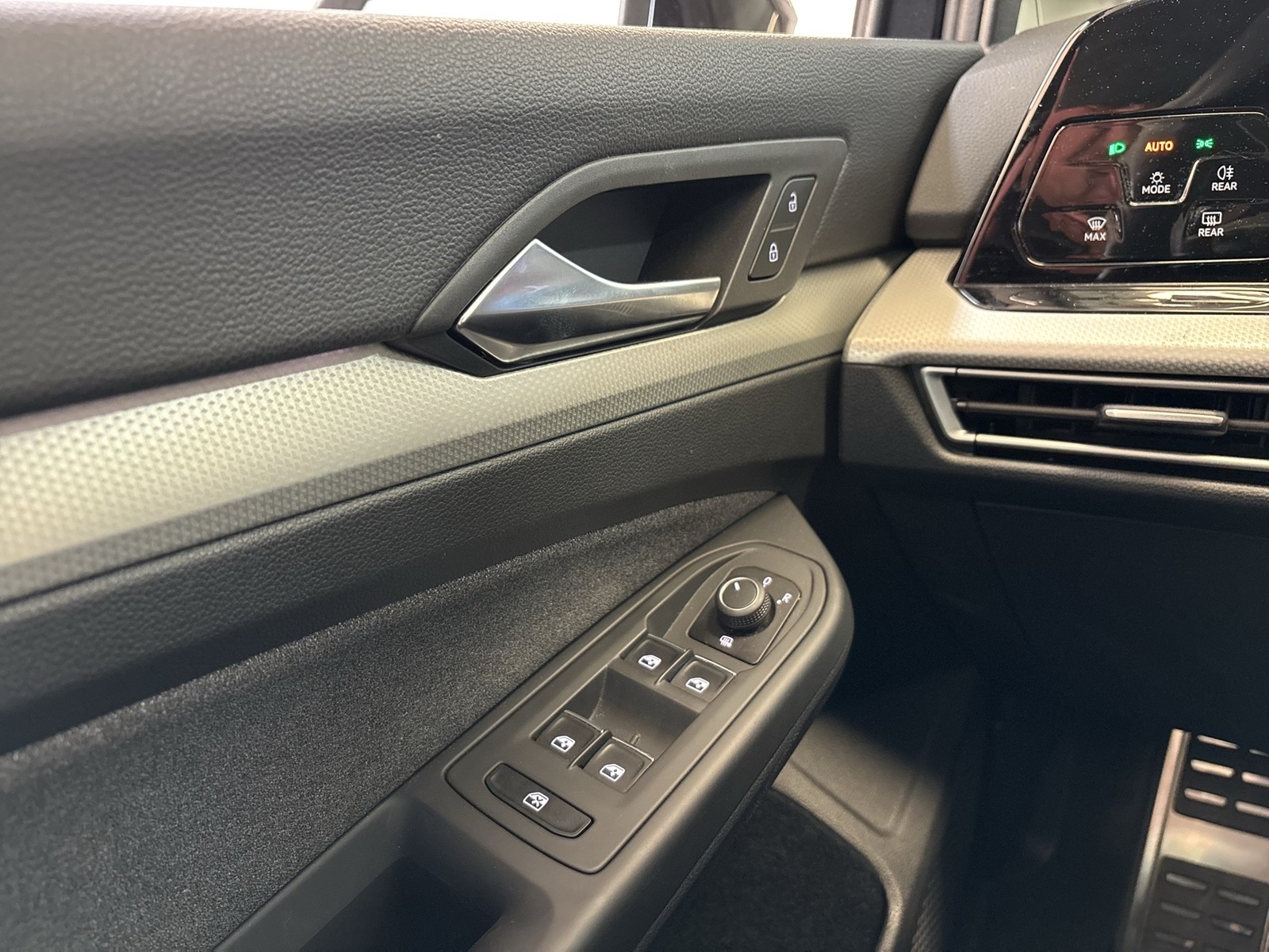 Volkswagen Golf VIII 1.5 MOVE ACC CARPLAY ALU SITZHEIZUNG