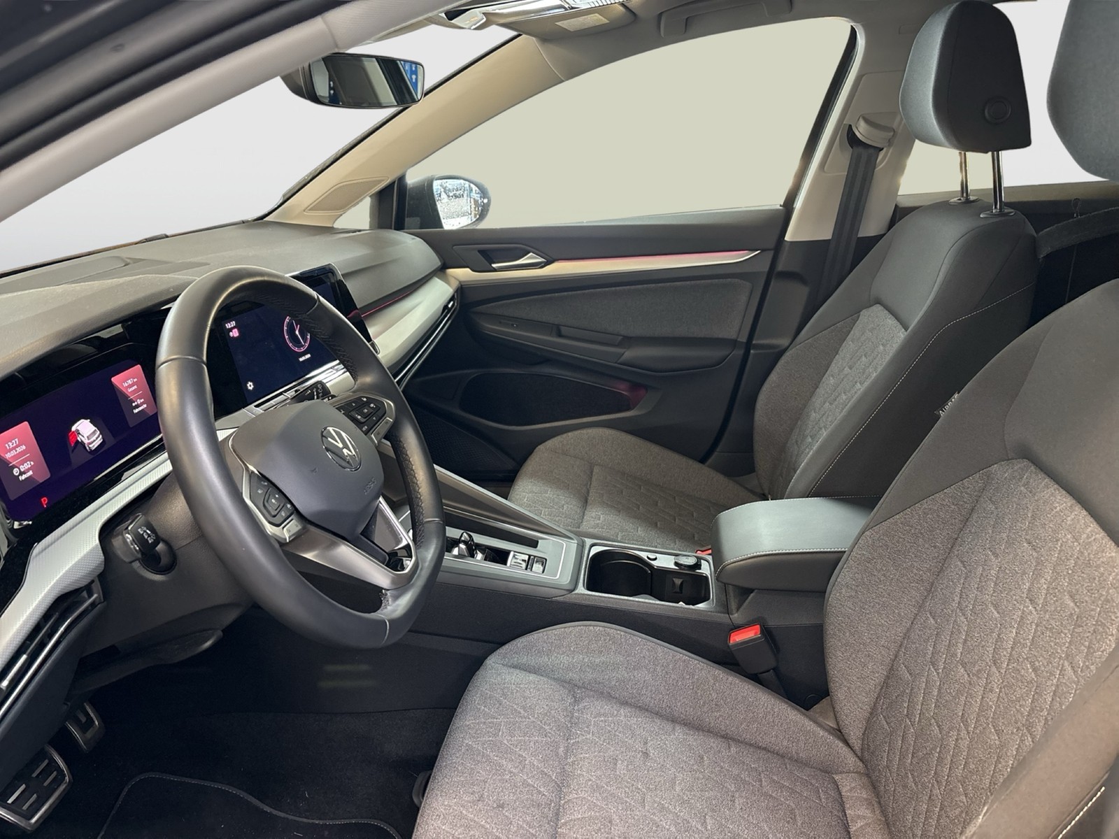 Volkswagen Golf VIII 1.0 eTSI MOVE CAM CARPLAY ALU SITZHEIZ