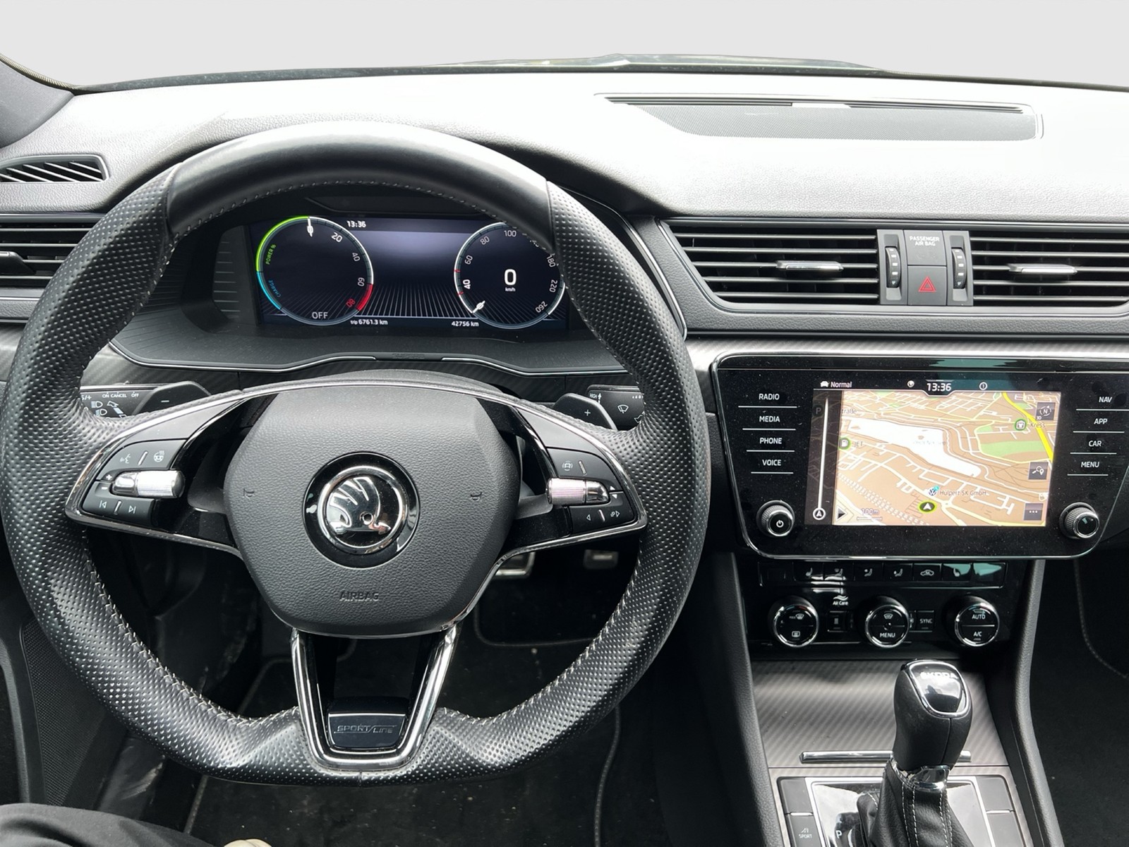 Skoda Superb Combi 1.4iV SPORTLINE STANDHZ LM19 MATRIX