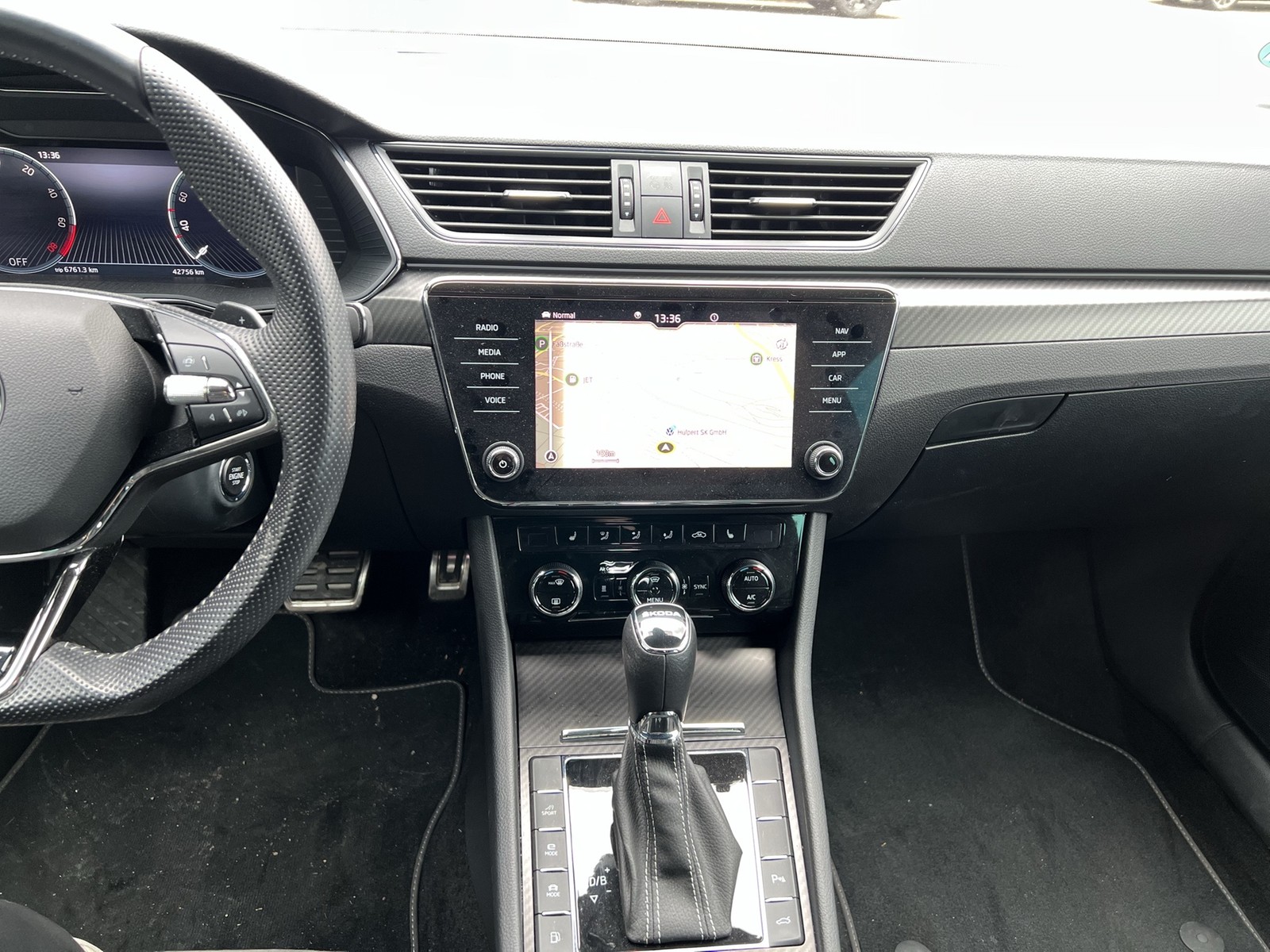 Skoda Superb Combi 1.4iV SPORTLINE STANDHZ LM19 MATRIX