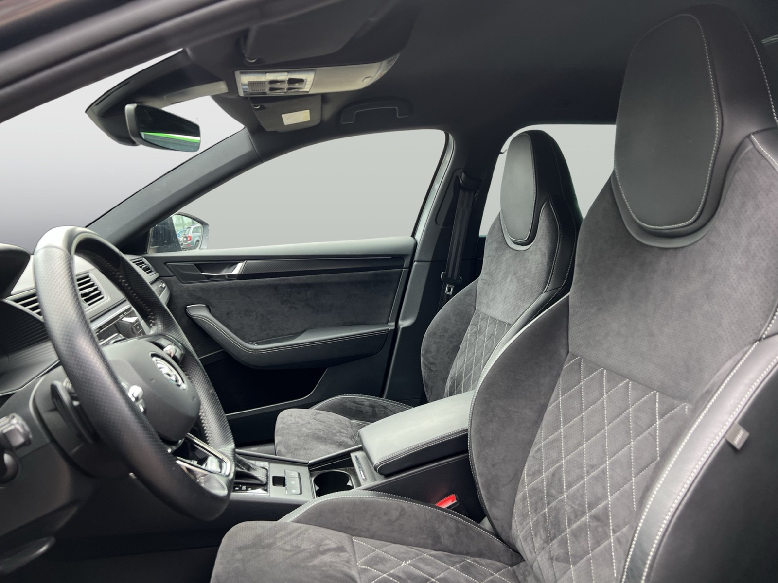 Skoda Superb Combi 1.4iV SPORTLINE STANDHZ LM19 MATRIX