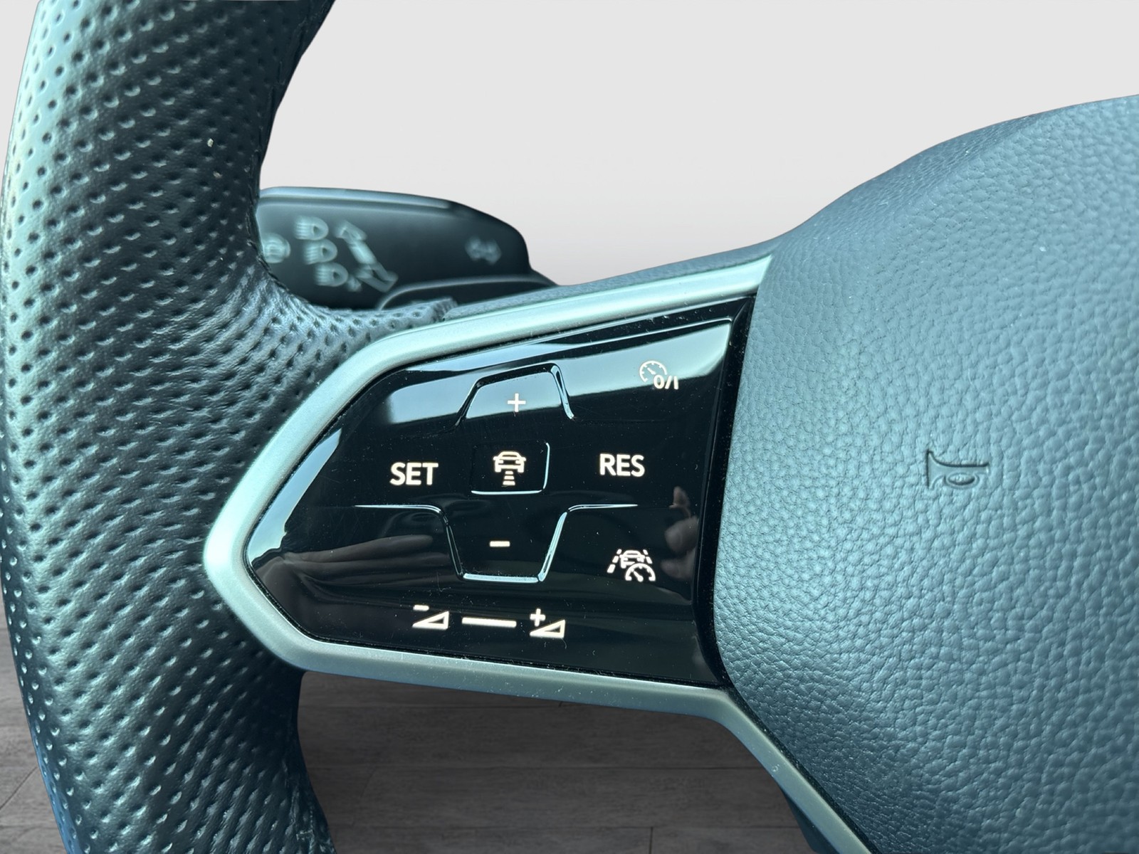 Volkswagen Golf VIII 1.5eTSI R-LINE BLACKSTYLE HARMANKARDON