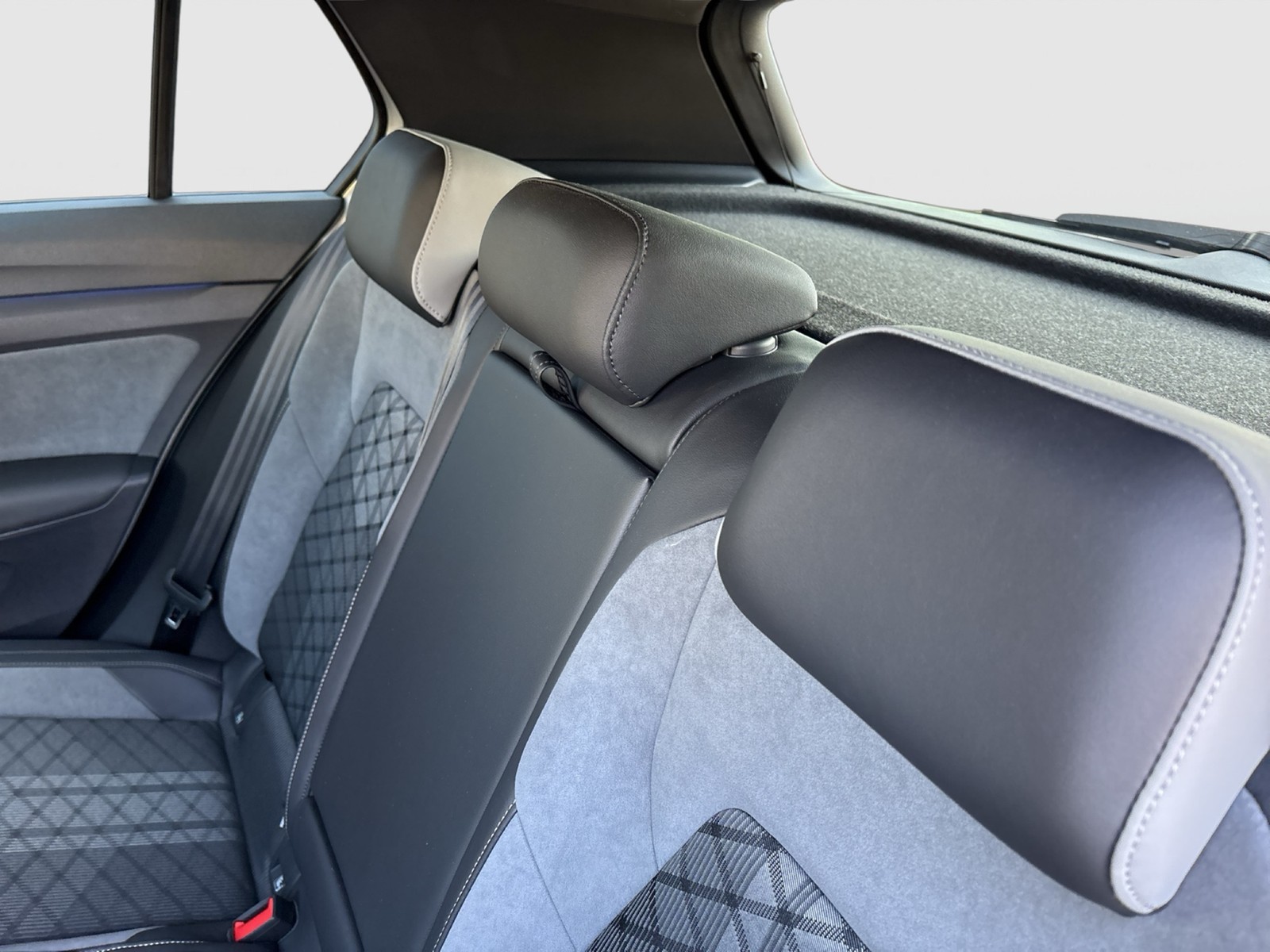 Volkswagen Golf VIII 1.5eTSI R-LINE BLACKSTYLE HARMANKARDON