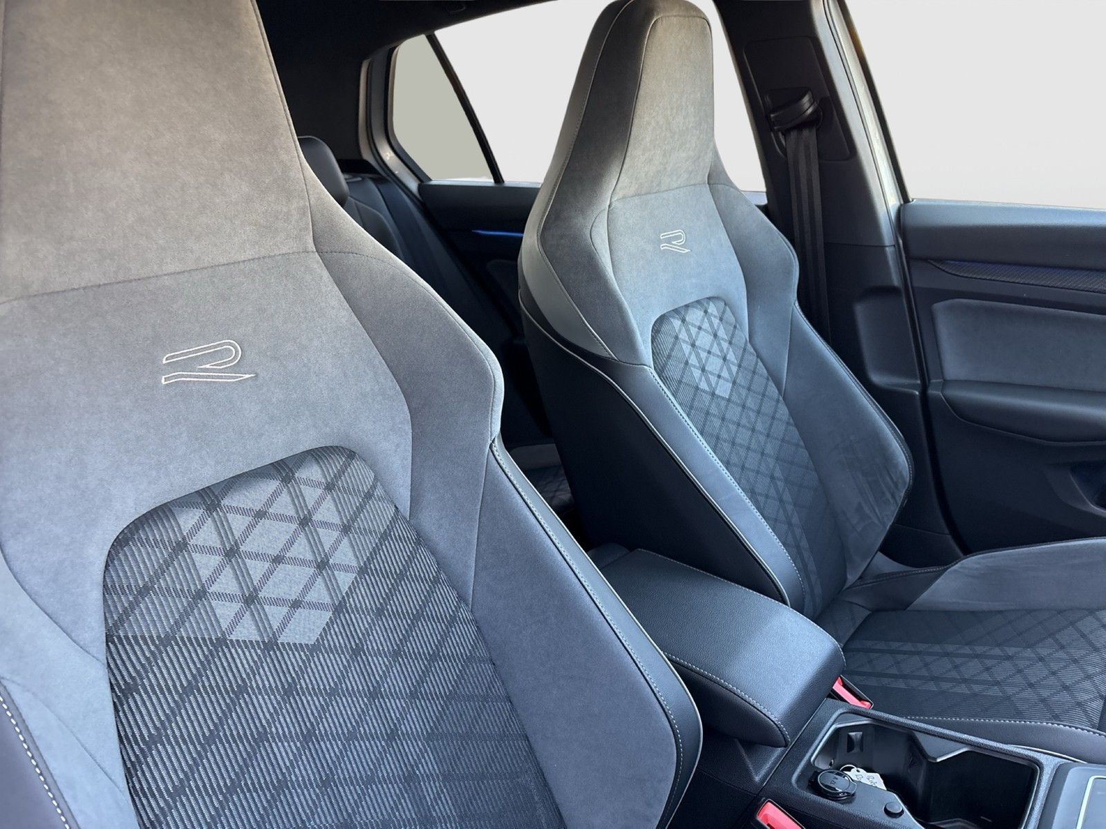 Volkswagen Golf VIII 1.5eTSI R-LINE BLACKSTYLE HARMANKARDON