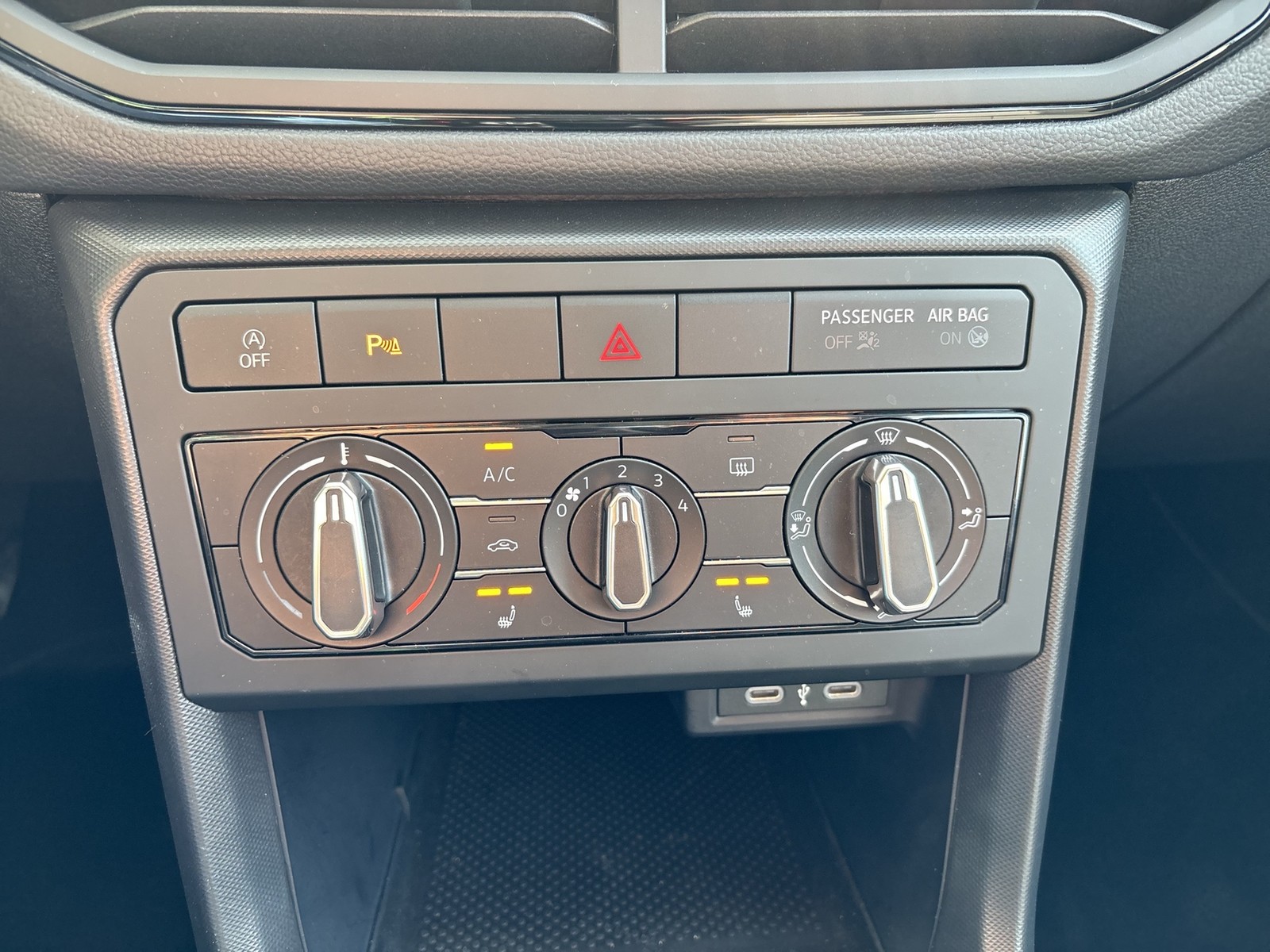 Volkswagen T-Cross 1.0 CARPLAY SITZHEIZUNG LED EINPARKHILFE