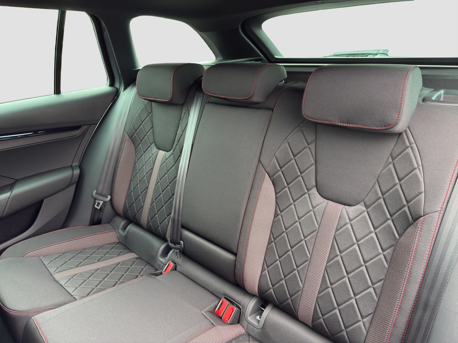 Skoda Octavia Combi 2.0 RS PANO AHK CAM ACC LM18 NAVI