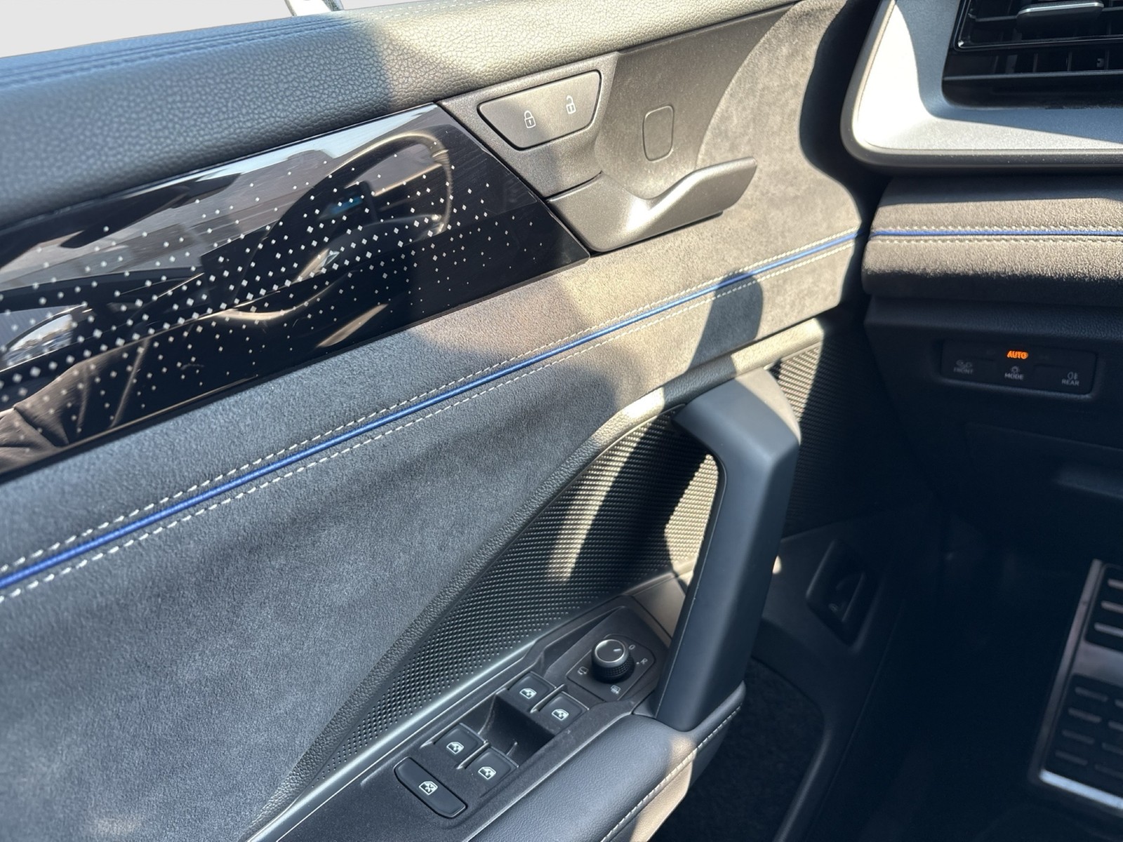 Volkswagen Tayron 2.0 R-LINE BLACKSTYLE 4X4 STANDHZ AHK CAM