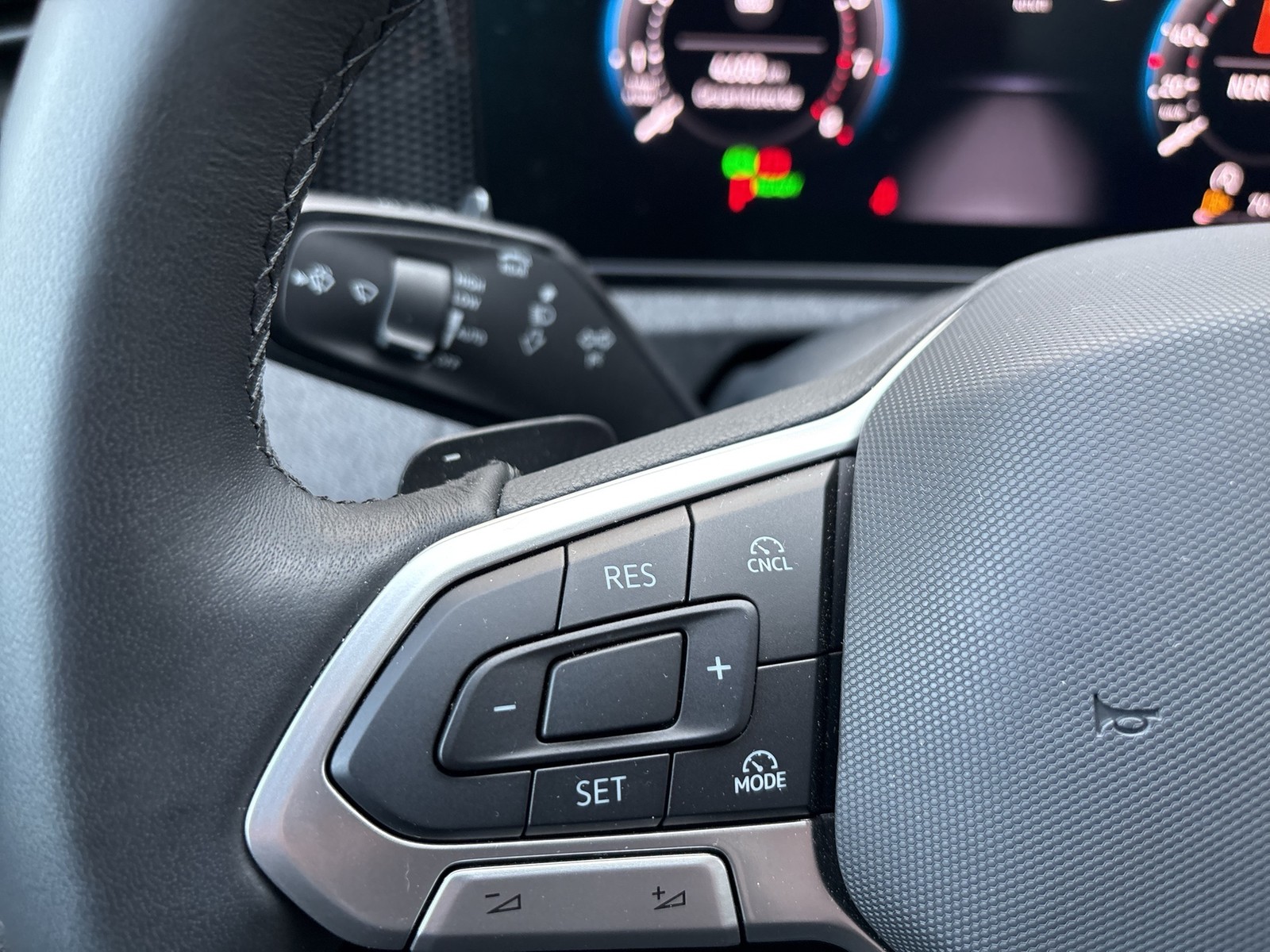 Volkswagen Tiguan 1.5 eTSI AHK CAM NAVI LM17 CARPLAY SITZHZ