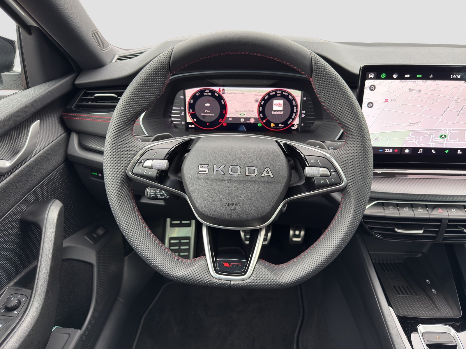 Skoda Octavia Combi 2.0 RS PANO AHK CAM ACC LM18 NAVI