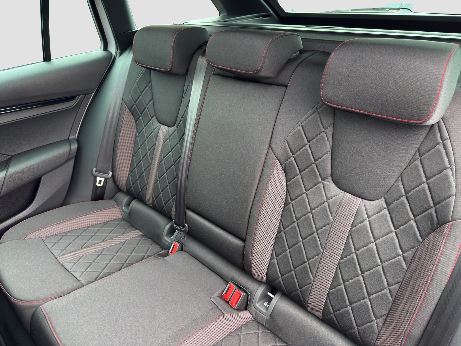 Skoda Octavia Combi 2.0 RS PANO AHK CAM ACC LM18 NAVI