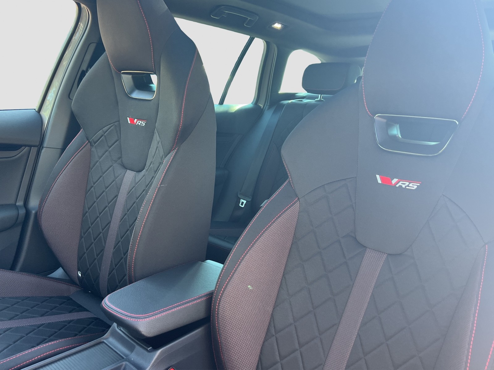 Skoda Octavia Combi 2.0 RS PANO AHK CAM ACC LM18 NAVI