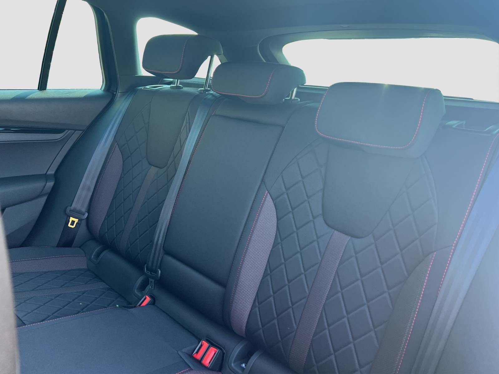 Skoda Octavia Combi 2.0 RS PANO AHK CAM ACC LM18 NAVI