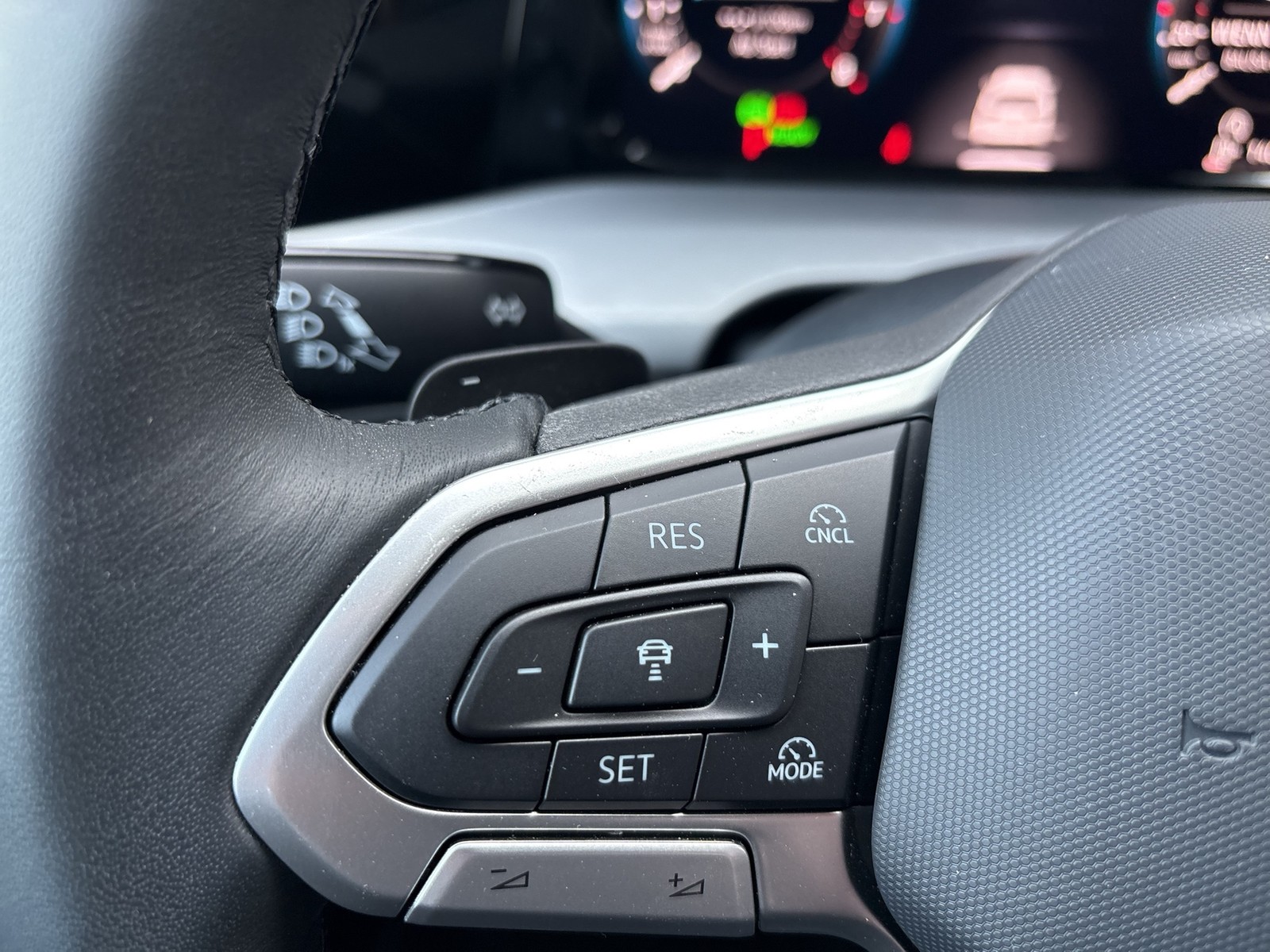 Volkswagen Golf VIII 1.5 eTSI LIFE FACELIFT ACC CARPLAY ALU