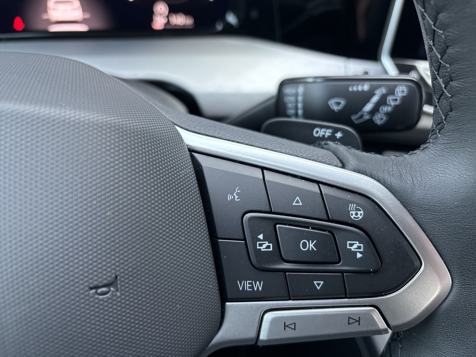 Volkswagen Golf VIII 1.5 eTSI LIFE FACELIFT ACC CARPLAY ALU