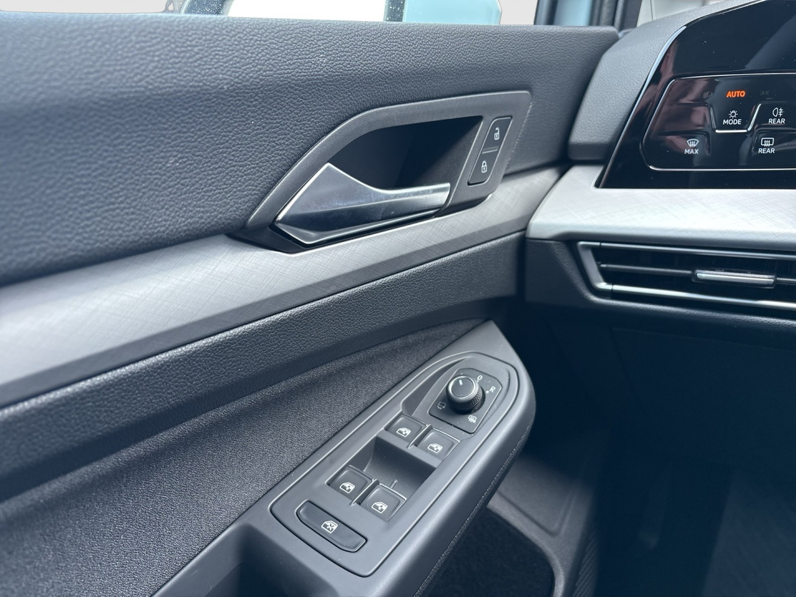 Volkswagen Golf VIII 1.5 eTSI LIFE FACELIFT ACC CARPLAY ALU