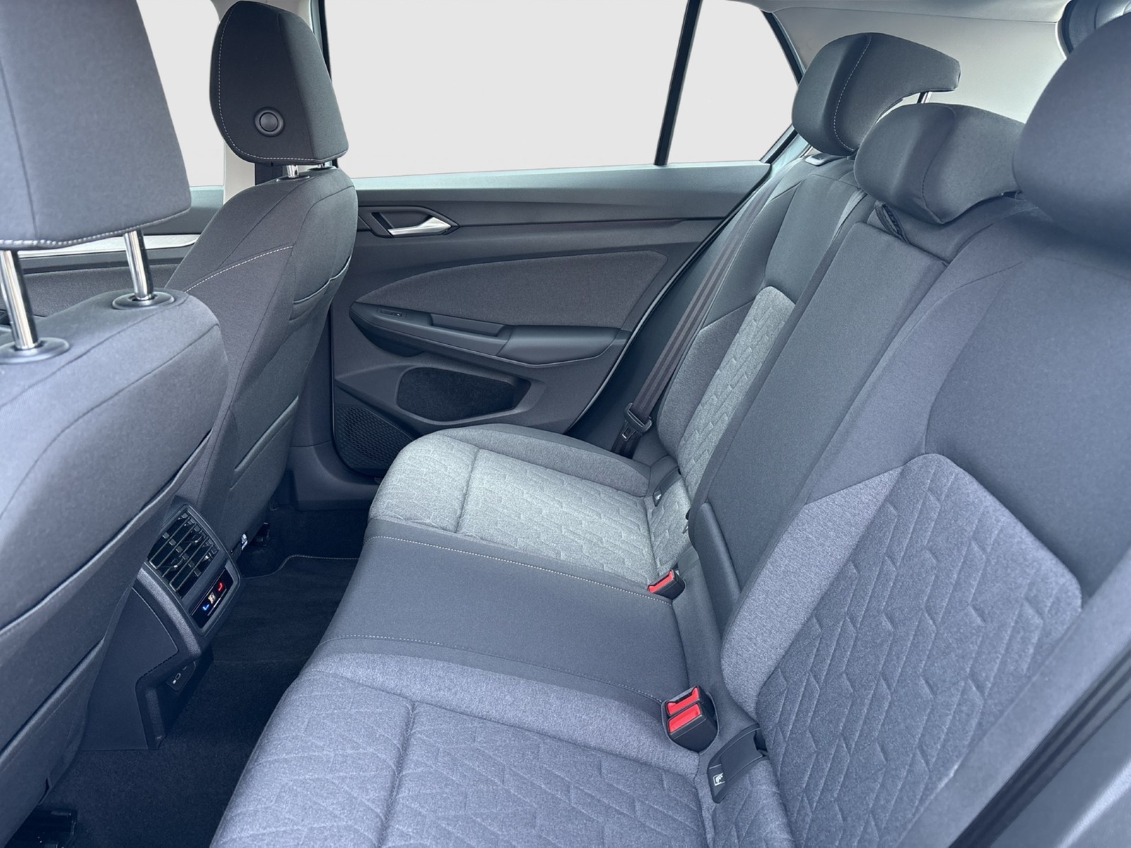 Volkswagen Golf VIII 1.5 eTSI LIFE FACELIFT ACC CARPLAY ALU