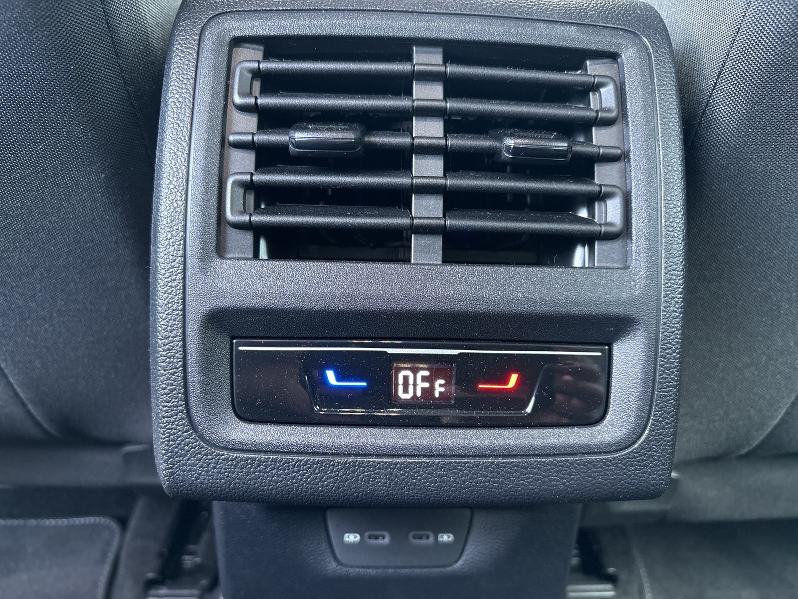 Volkswagen Golf VIII 1.5 eTSI LIFE FACELIFT ACC CARPLAY ALU