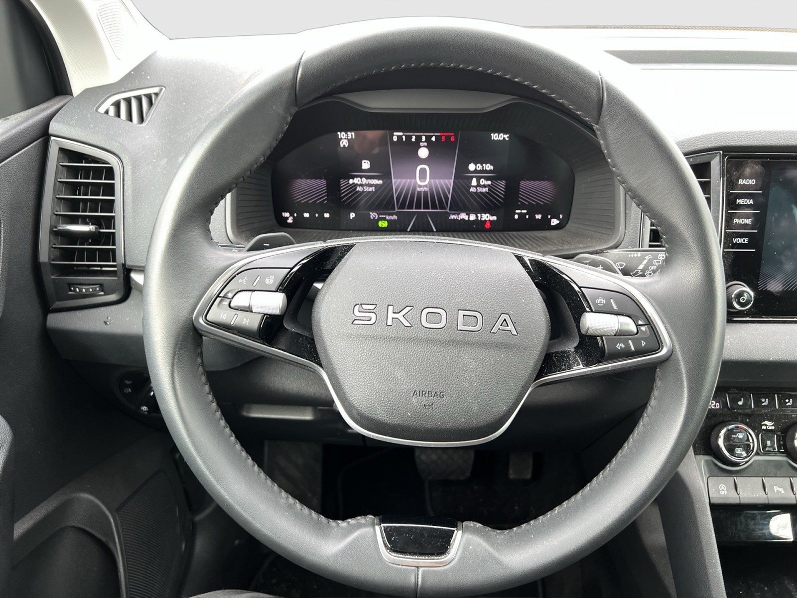 Skoda Karoq 2.0 TOUR STANDHZ. AHK CAM LM18 MATRIXLED