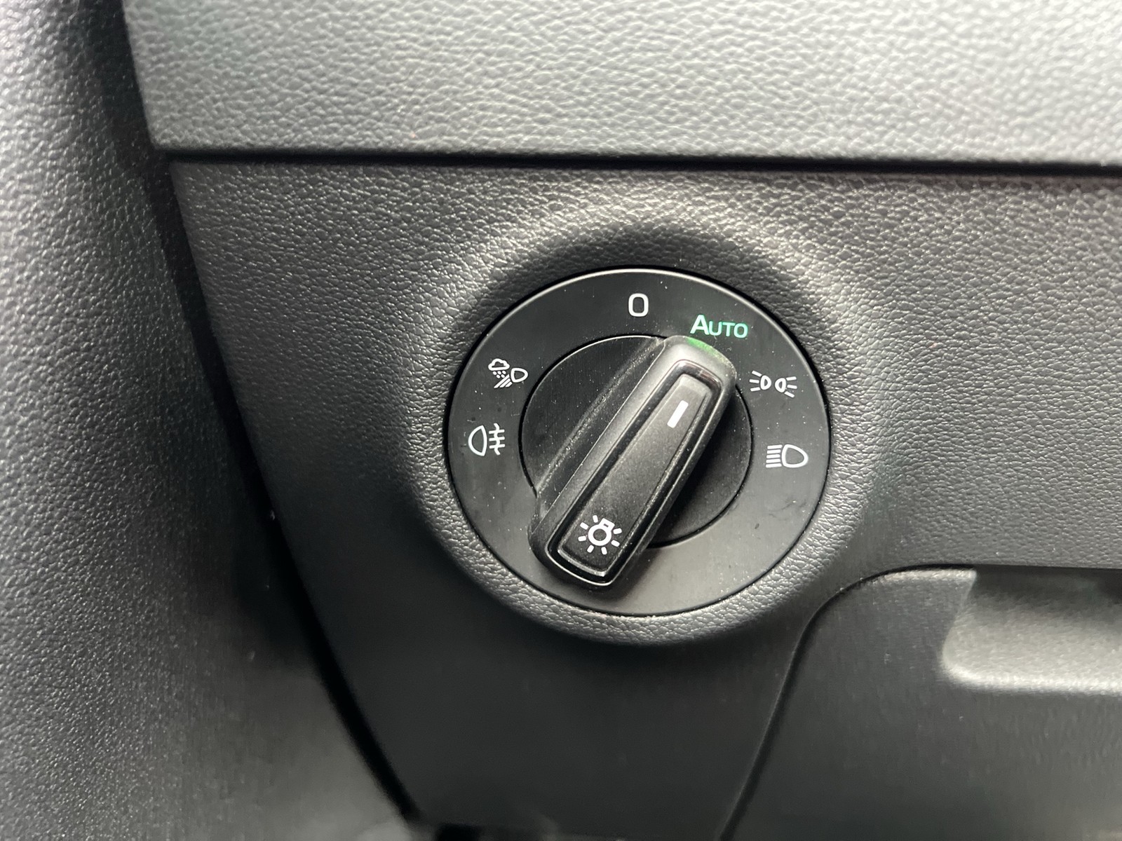 Skoda Karoq 2.0 TOUR STANDHZ. AHK CAM LM18 MATRIXLED