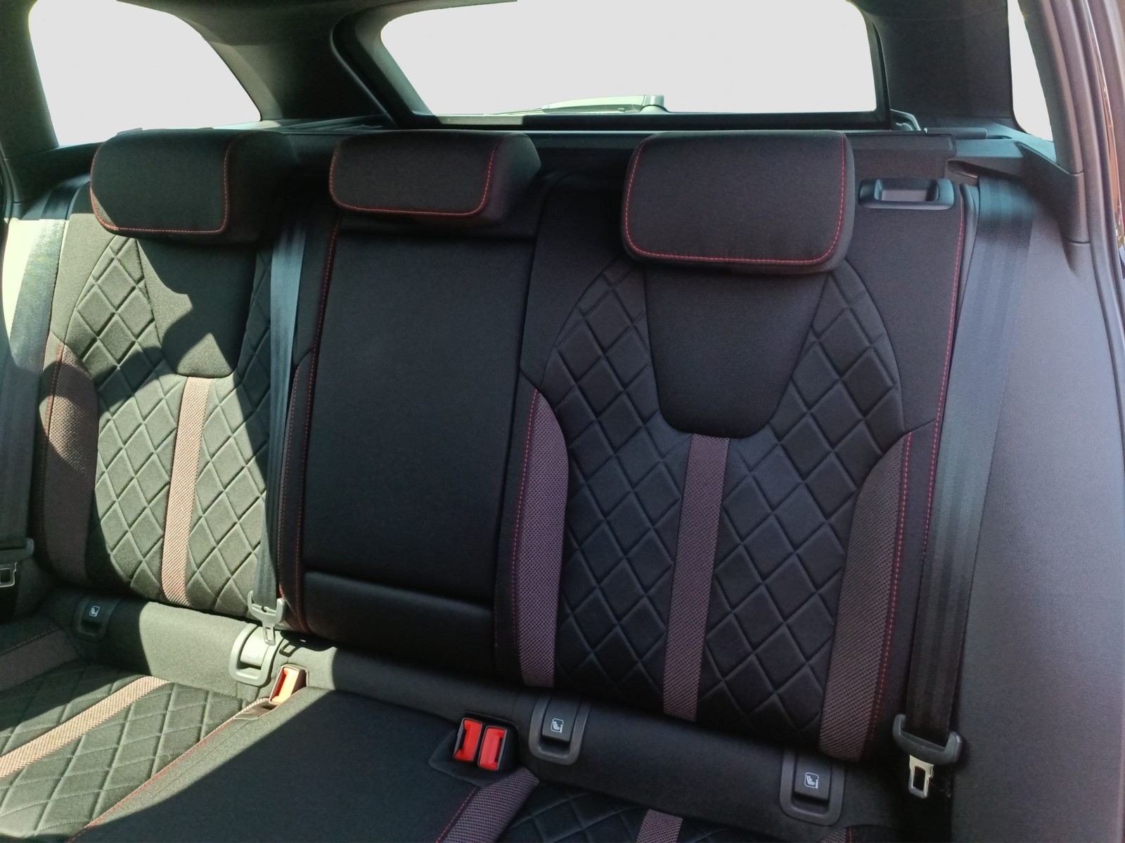 Skoda Octavia Combi 2.0 RS AHK LM18 NAVICOLUMBUS