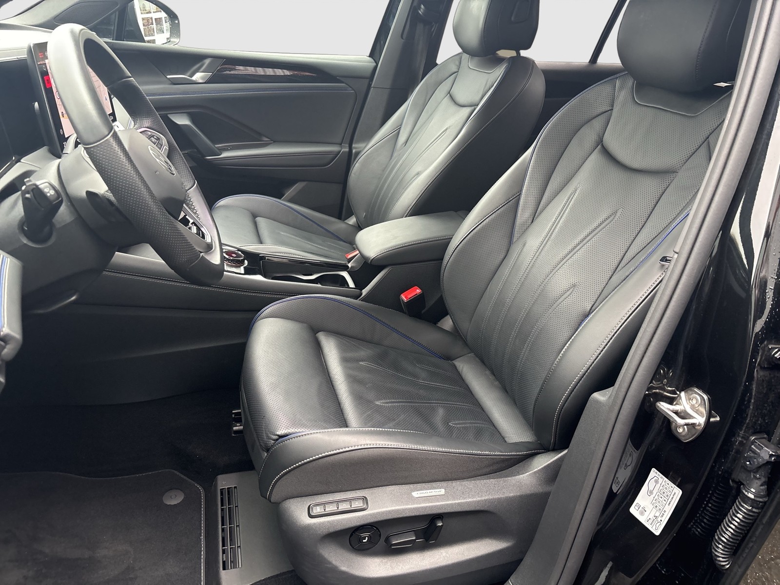 Volkswagen Tiguan 1.5 eTSI R-LINE NEUESMODELL LEDER AHK 20Z