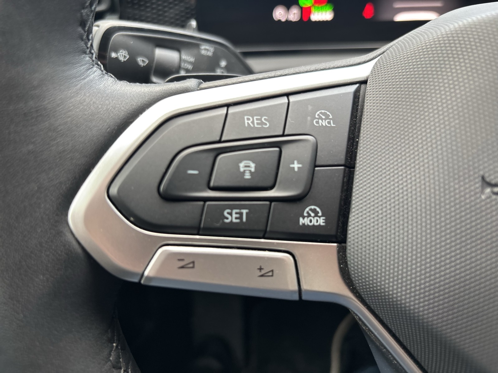 Volkswagen Tiguan 1.5 HYBRID LIFE NEUES MODELL AHK 360°CAM