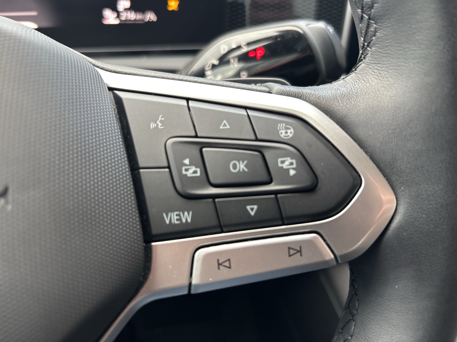 Volkswagen Tiguan 1.5 HYBRID LIFE NEUES MODELL AHK 360°CAM