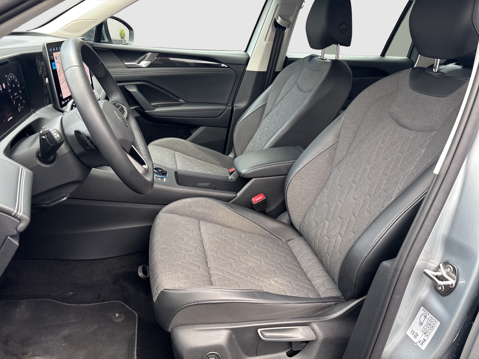 Volkswagen Tiguan 1.5 HYBRID LIFE NEUES MODELL AHK 360°CAM