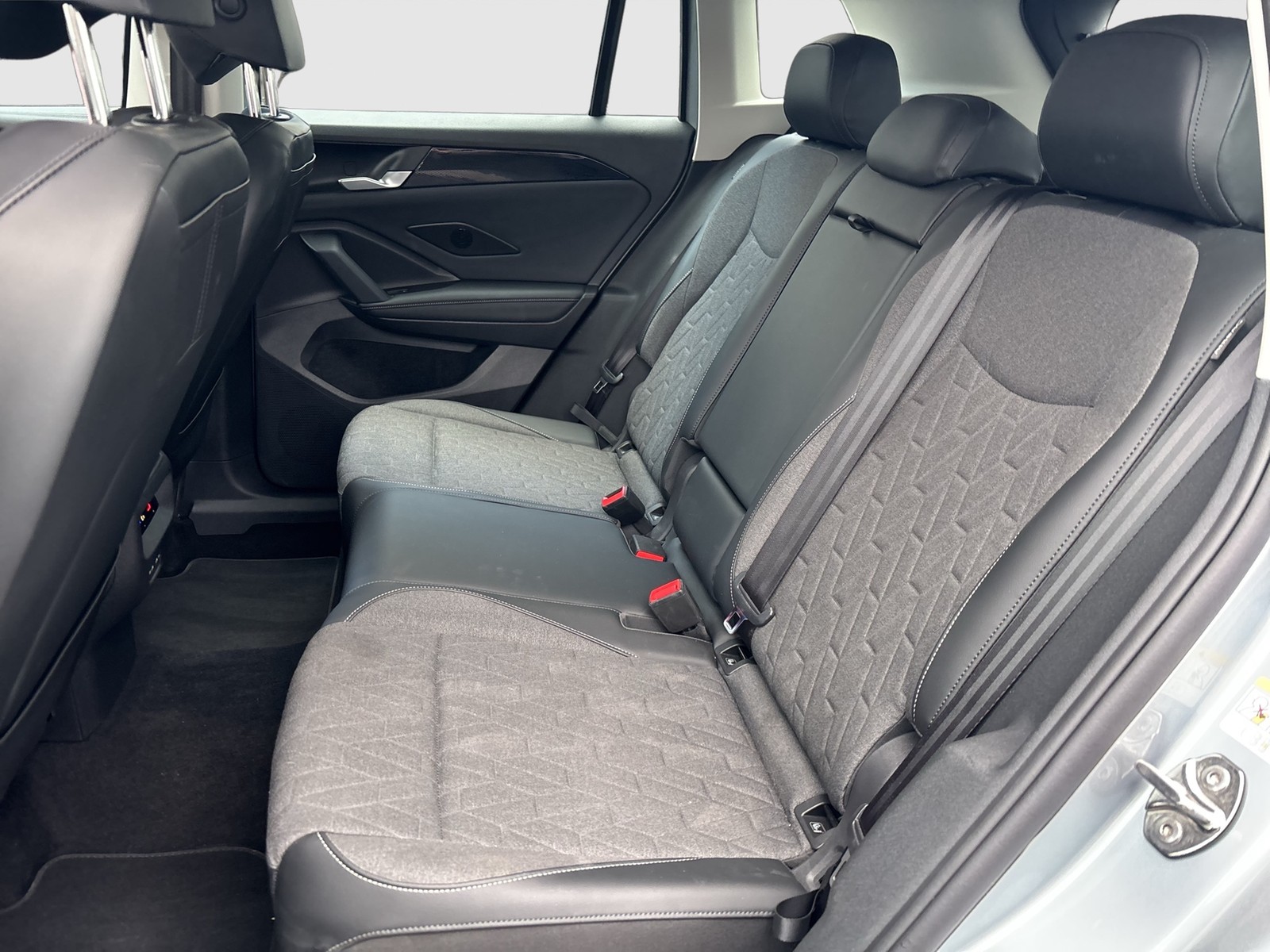 Volkswagen Tiguan 1.5 HYBRID LIFE NEUES MODELL AHK 360°CAM