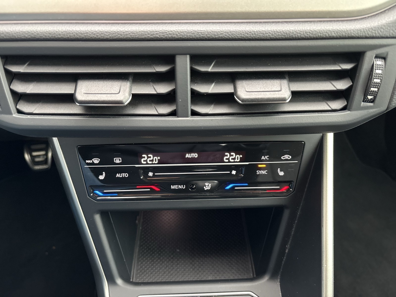 Volkswagen Taigo 1.0 MOVE CAM LM17 NAVI CARPLAY SITZHEIZUNG