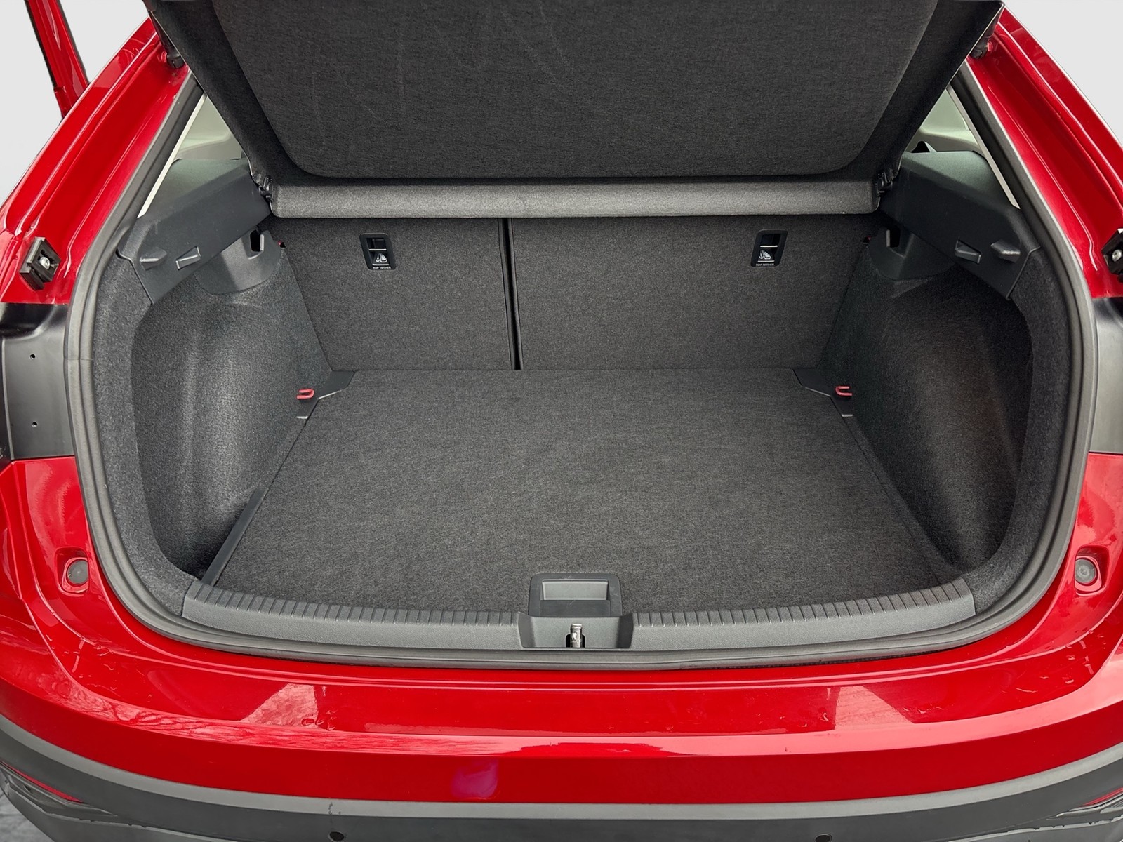 Volkswagen Taigo 1.0 MOVE CAM LM17 NAVI CARPLAY SITZHEIZUNG