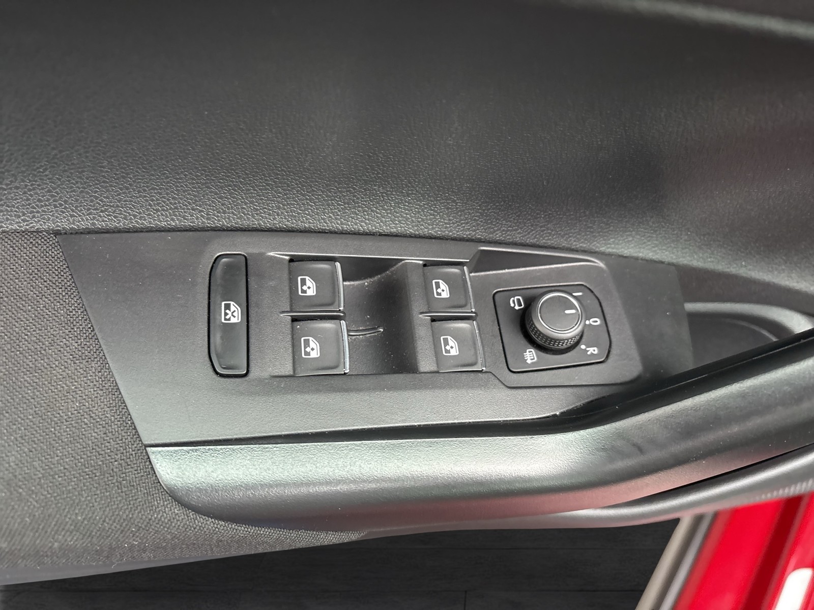 Volkswagen Taigo 1.0 MOVE CAM LM17 NAVI CARPLAY SITZHEIZUNG