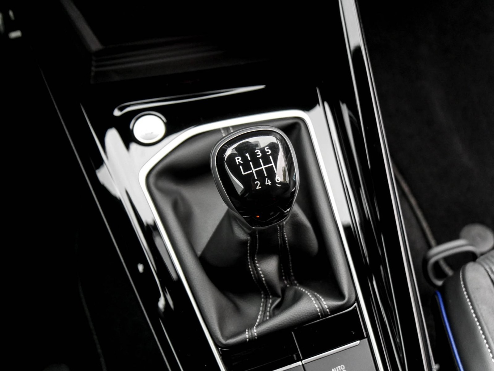 Volkswagen Golf Variant VIII 1.5 R-LINE FACELIFT CAM ACC