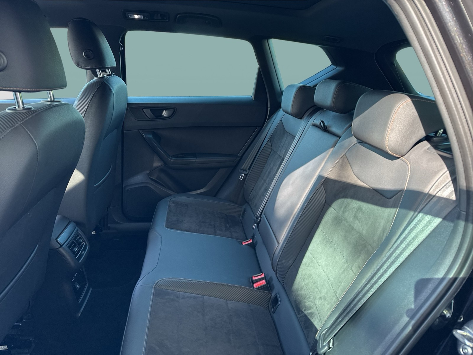 Cupra Ateca 2.0 4X4 PANO AHK 360°CAM ALU19 eKLAPPE NAVI